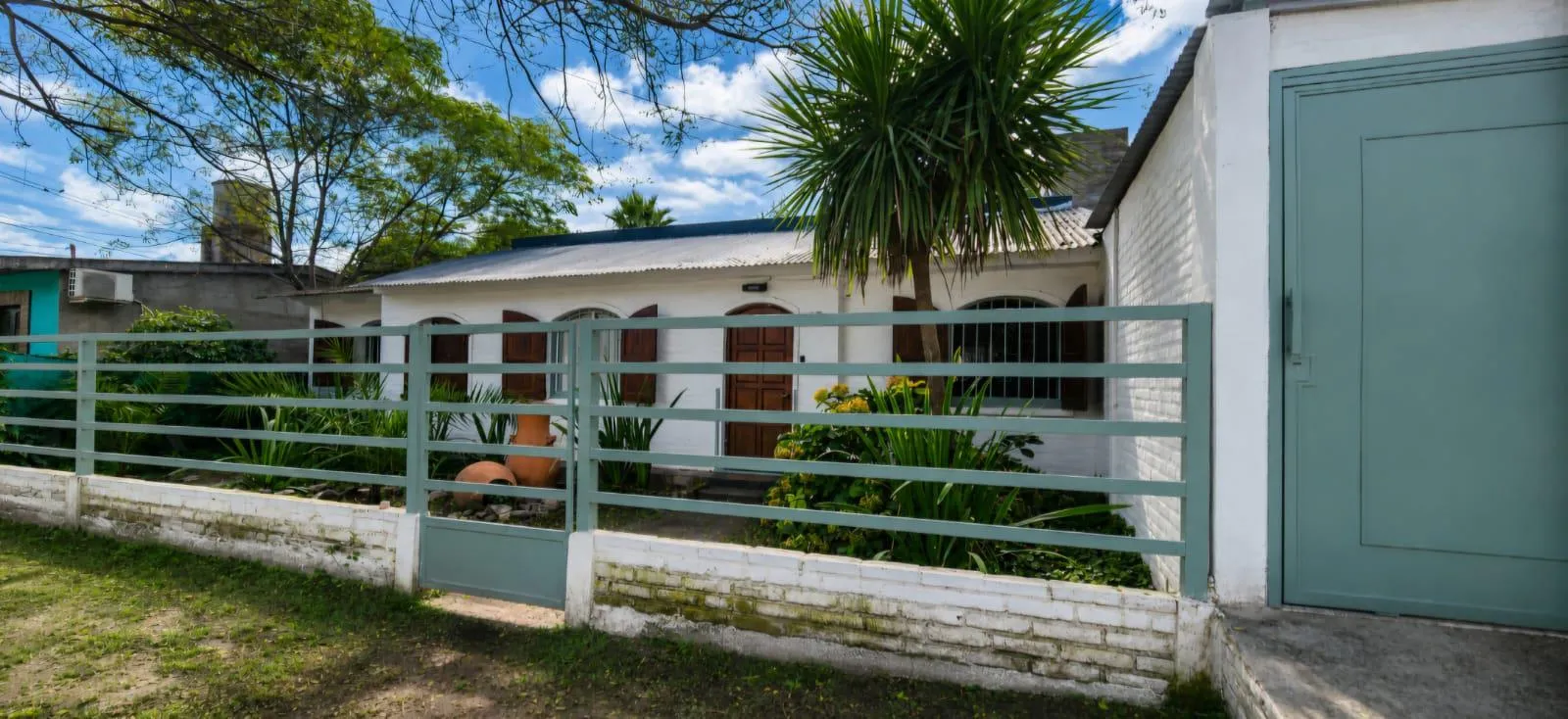 VENTA CASA 4 DORMITORIOS MENDIOLAZA PILETA