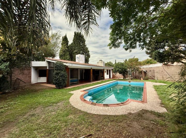 Casa · 548m² · 9 Ambientes · 2 Cocheras