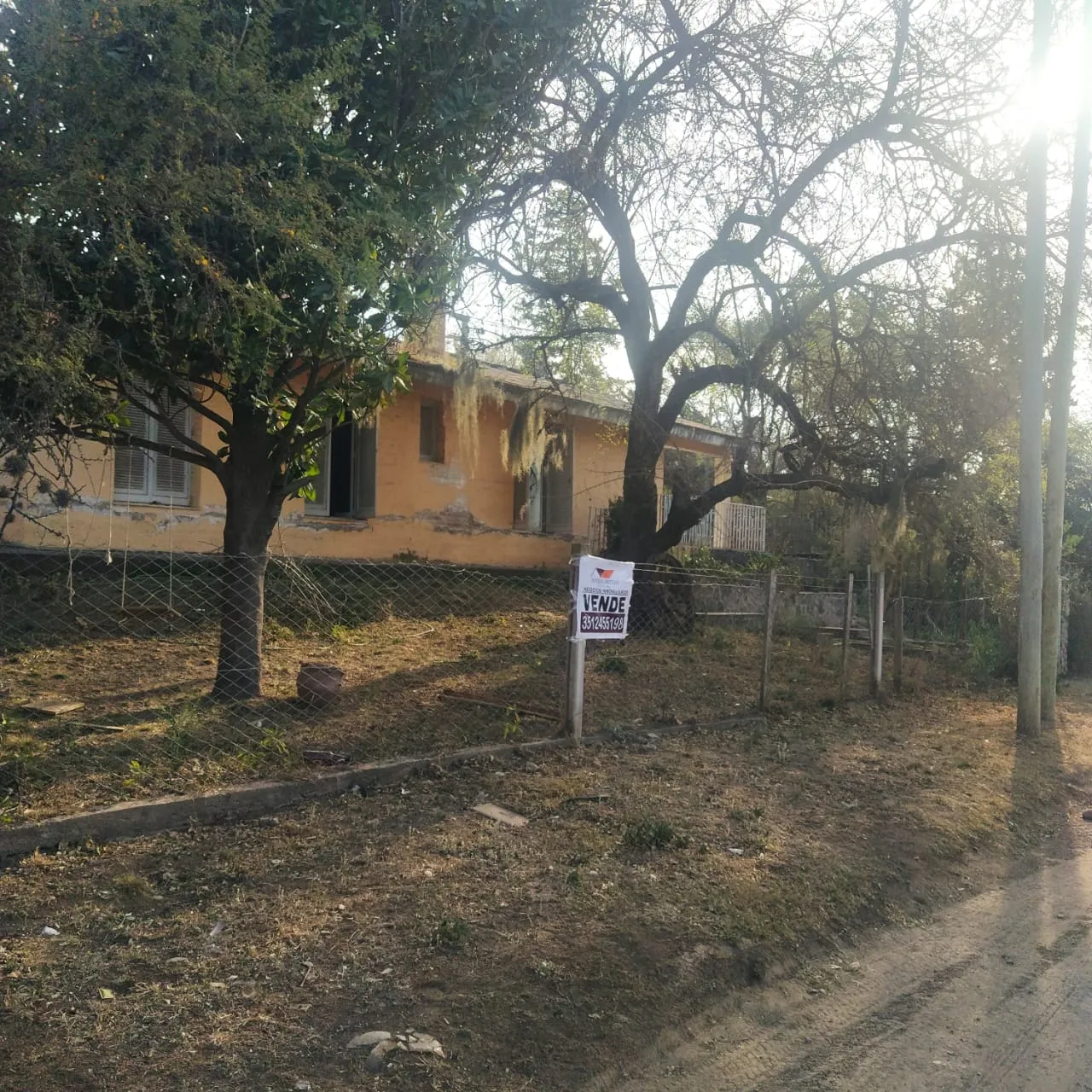 NUEVO PRECIO - U$S 90.000 -  CASA AMPLIA 3 DORM Y LOCALES COMERCIALES