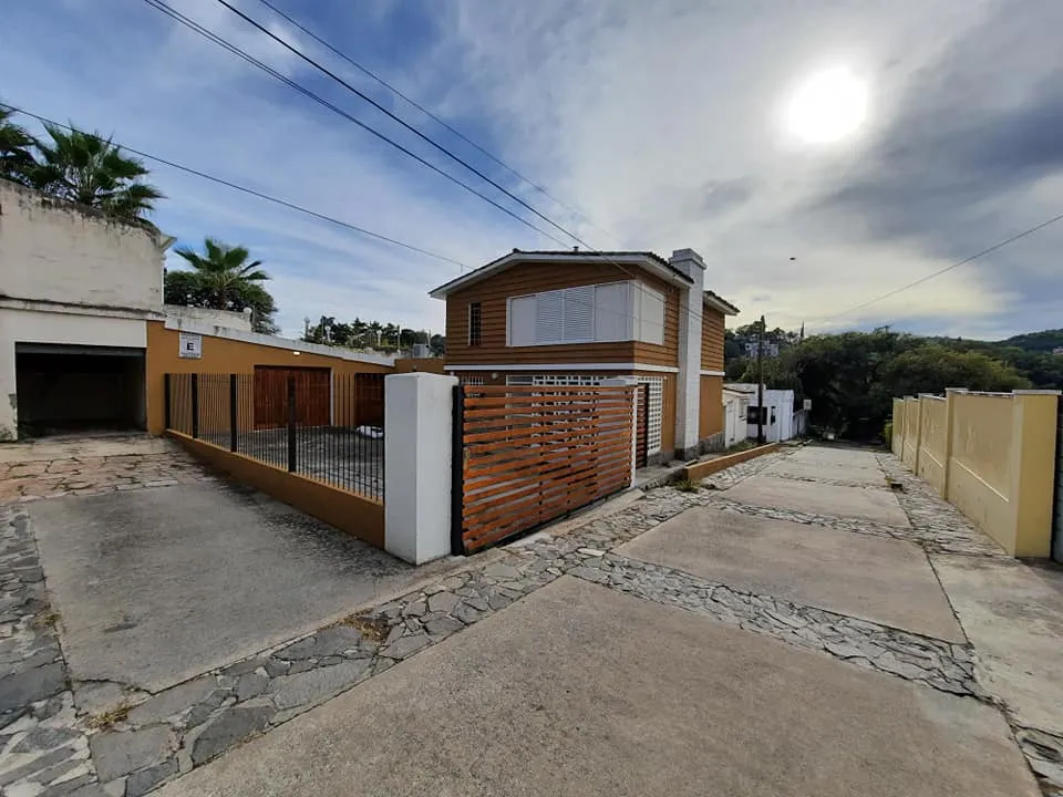 Venta - Casa chalet centro - Río Ceballos