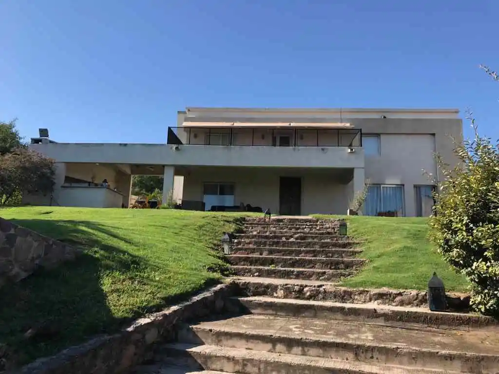 CASA  A LA VENTA EN MENDIOLAZA CENTRO