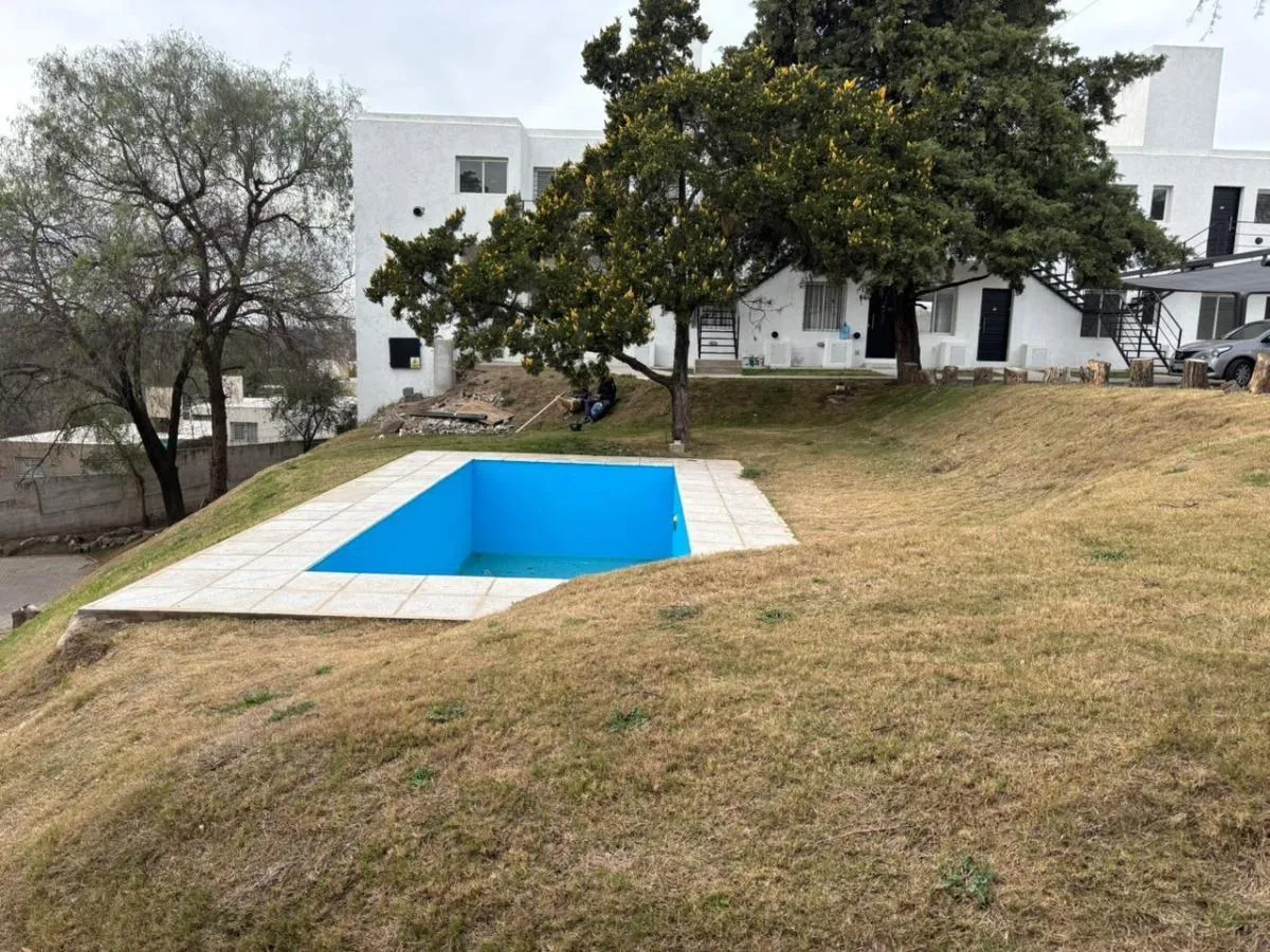VENDO VILLA ALLENDE  DEPTO 1 DORM EN HOUSING "EL CERRO"  CON COCHERA Y PILETA