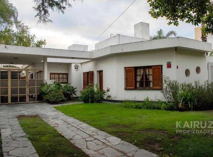 Casa · 212m² · 3 Dormitorios · 2 Cocheras