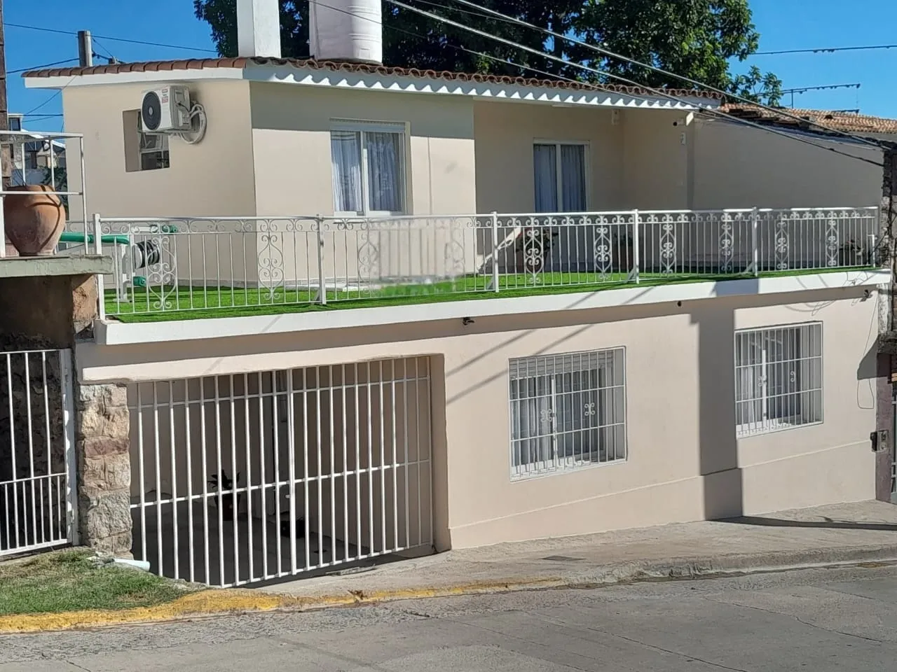 Casa Amoblada + Departamento en venta en pleno centro de Río Ceballos | Apta renta y financiación