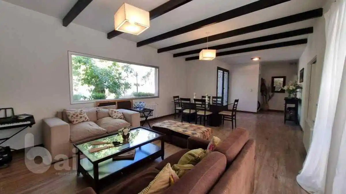 CASA con 3 dormitorios y pileta en un housing en Villa Allende, APTA CREDITO!!.