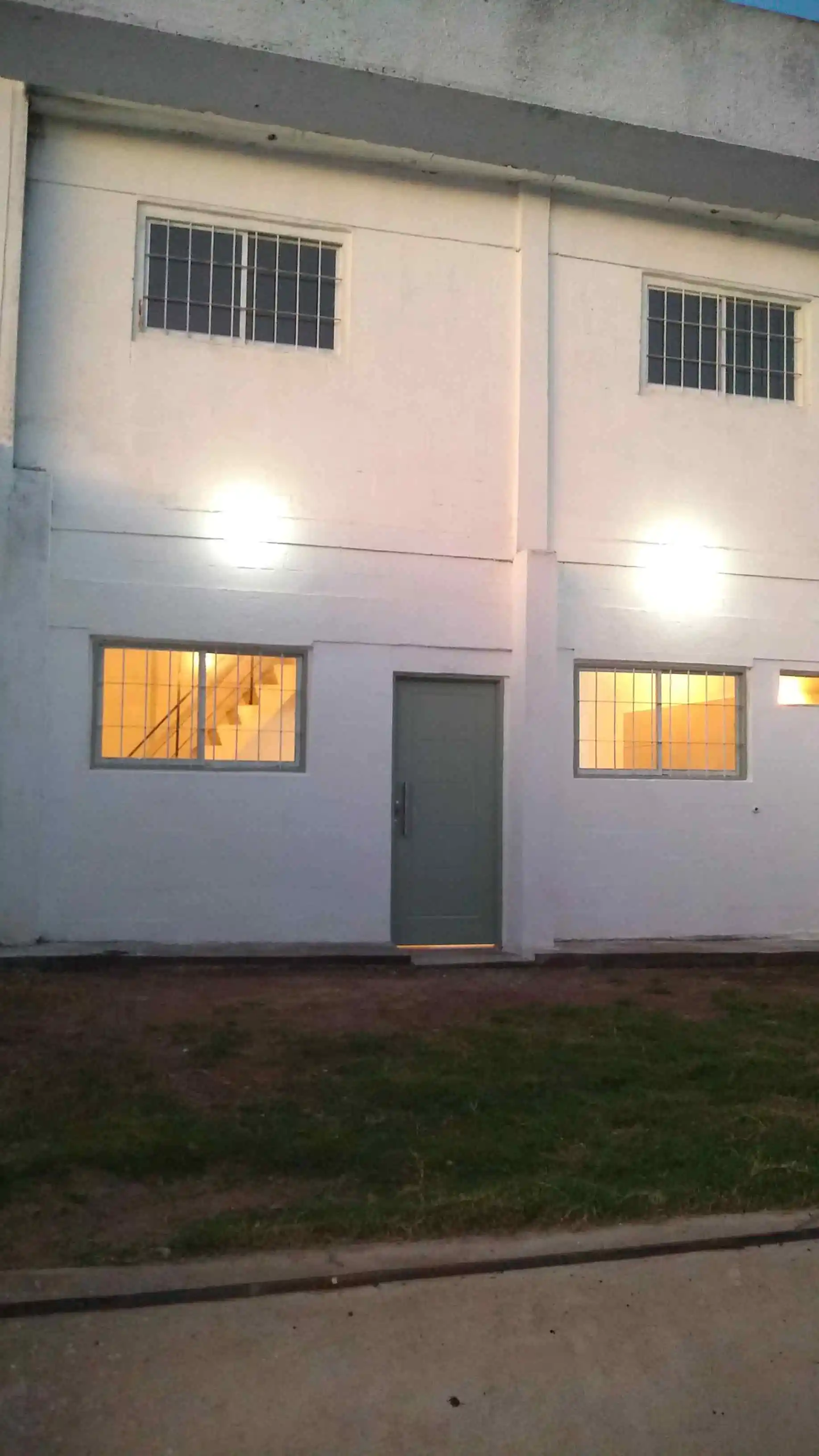 HERMOSO DUPLEX EN HOUSING - INTERESADOS LLAMAR X TE