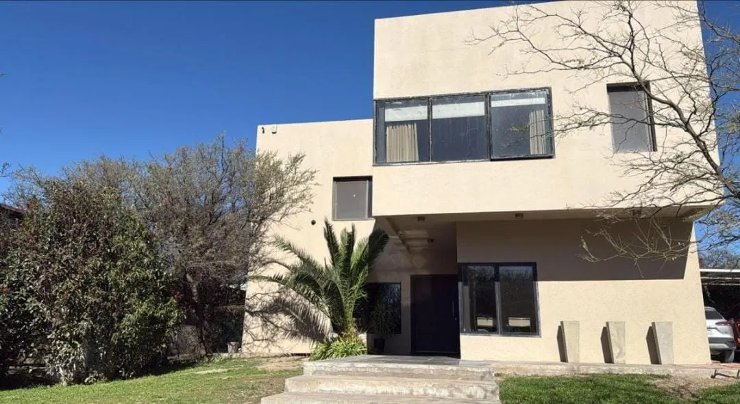 Country Valle del Golf Vendo Casa de 4 Dormit, 3 Baños, Patio, Quincho y Pileta