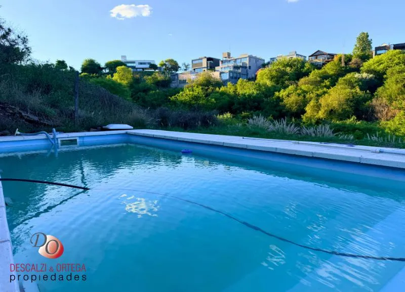 Casa en venta de 4 Dormitorios- Country Cinco Lomas