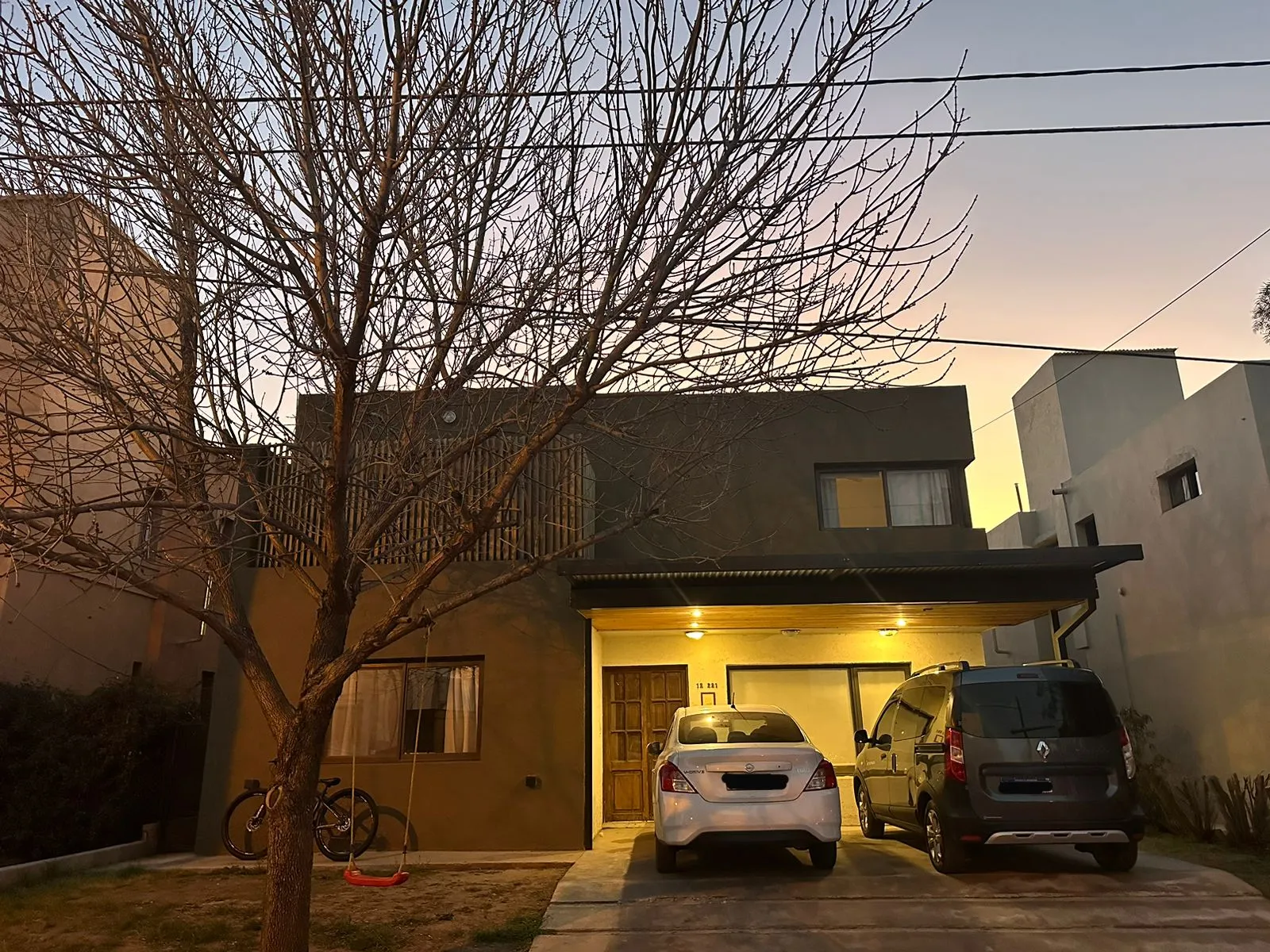 LA ESTANZUELA -  CASA DE 5 DORMITORIOS EN VENTA