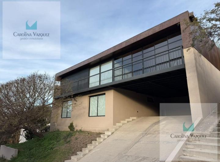 Casa · 280m² · 6 Ambientes · 2 Cocheras