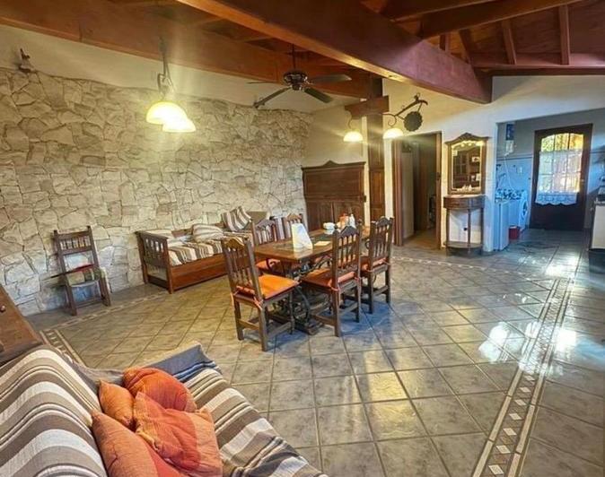 Casa · 185m² · 2 Ambientes · 1 Cochera