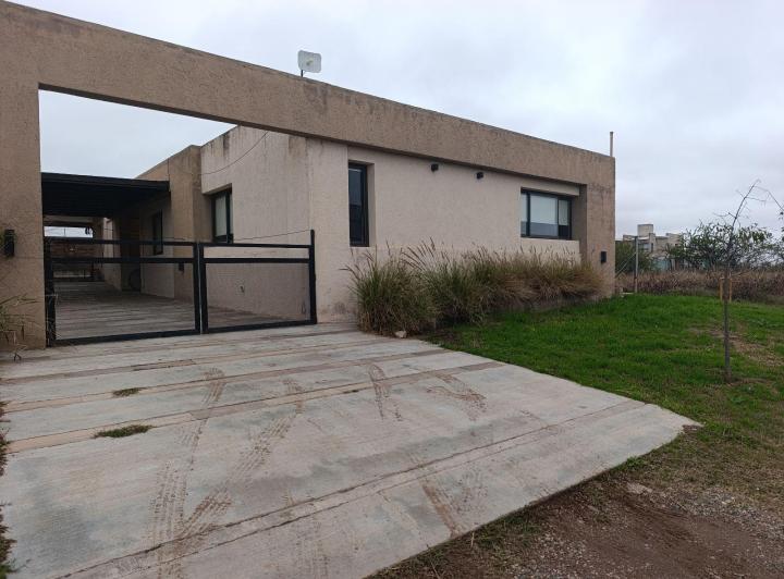 Casa · 3 Dormitorios · 3 Cocheras