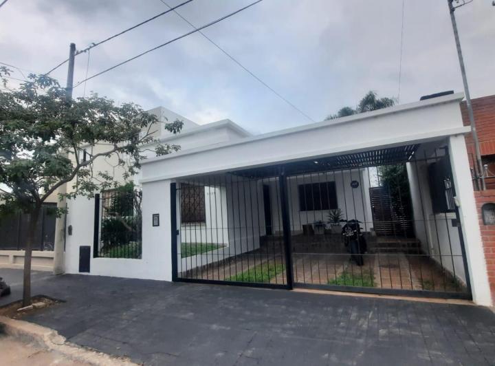 Casa · 200m² · 3 Ambientes · 1 Cochera