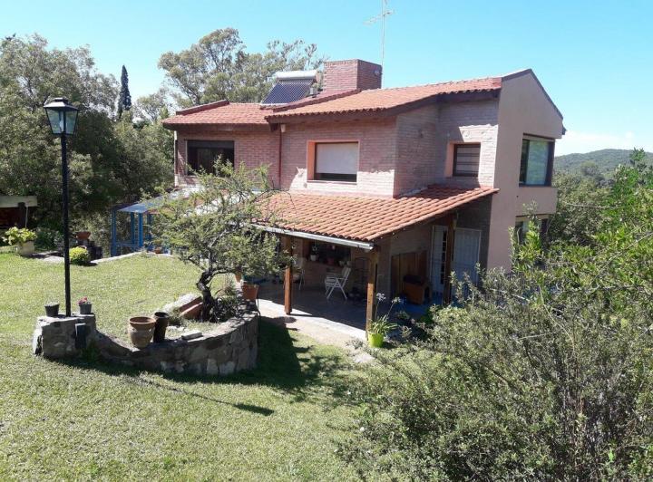 Casa · 250m² · 5 Ambientes · 2 Cocheras
