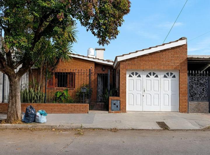 Casa · 162m² · 4 Ambientes · 1 Cochera