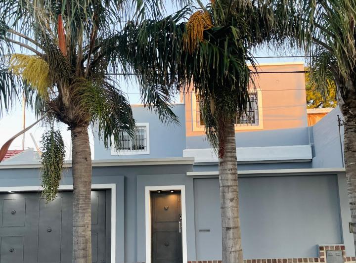 Casa · 255m² · 5 Dormitorios · 3 Cocheras