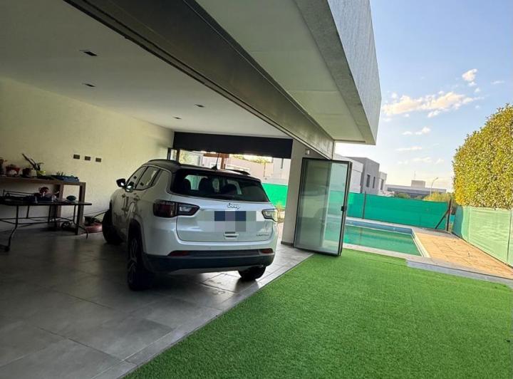 Casa · 450m² · 3 Dormitorios · 4 Cocheras