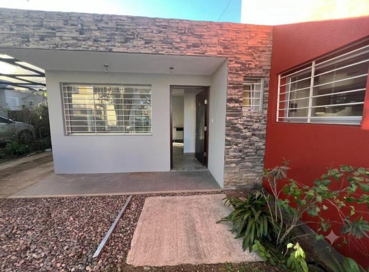 Casa · 180m² · 2 Ambientes · 1 Cochera