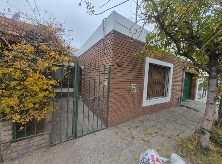 Casa · 110m² · 5 Ambientes · 1 Cochera