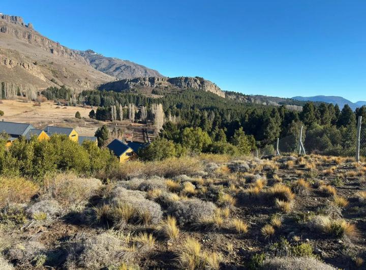 Terreno · 701m²