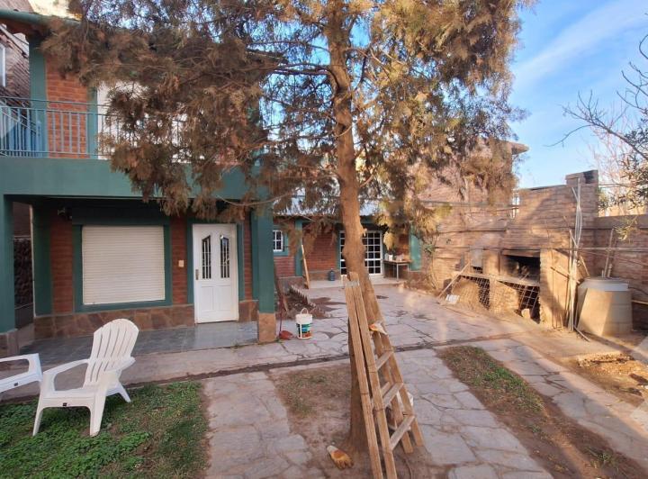 Casa · 381m² · 8 Ambientes · 3 Cocheras