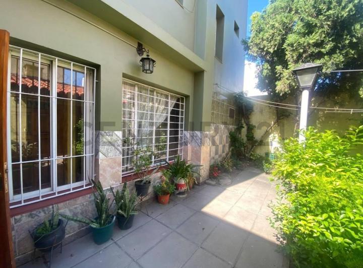 PH · 303m² · 5 Ambientes · 1 Cochera