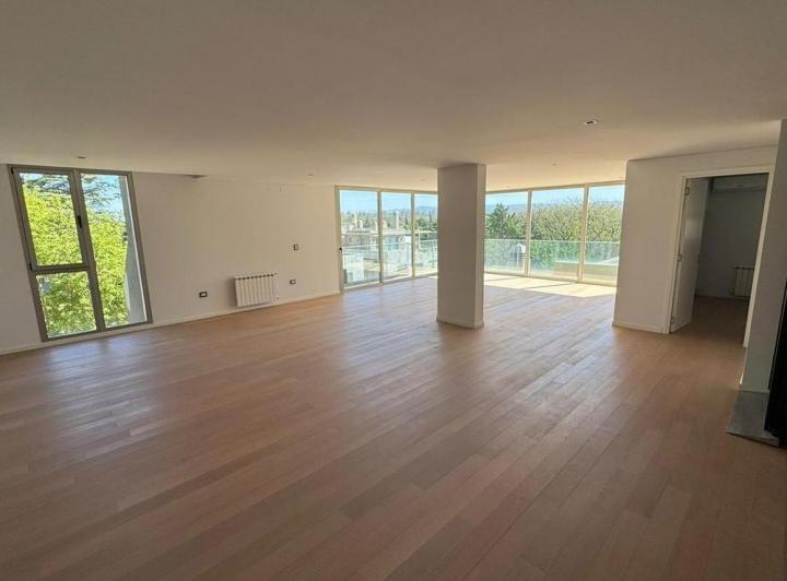 Departamento · 320m² · 3 Ambientes · 3 Cocheras