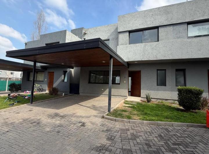 Casa · 187m² · 5 Ambientes · 2 Cocheras
