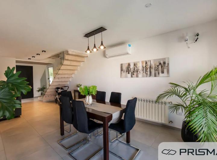 Casa · 180m² · 12 Ambientes · 2 Cocheras