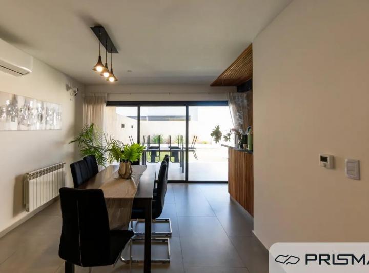 Casa · 180m² · 12 Ambientes · 2 Cocheras
