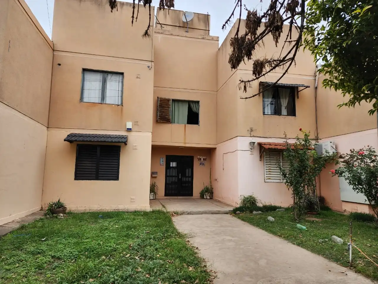 Barrio Rene Favaloro - Las Palmas. A metros de Av. Don Bosco. Hermoso Depto. de 2 Dorm. Cocina separada. Cochera. NO PAGA EXPENSAS!