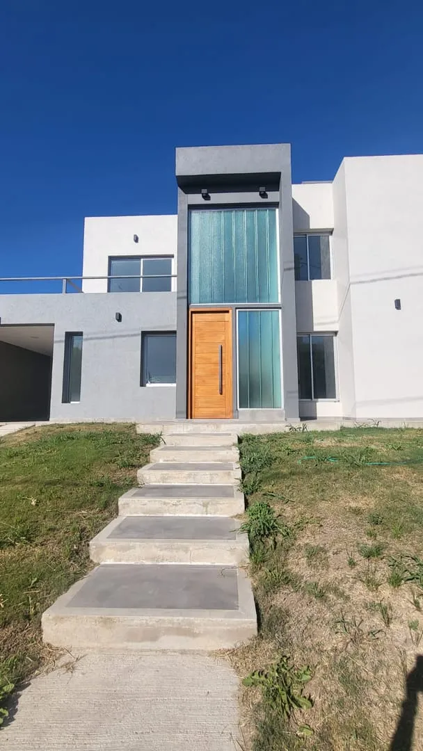 Casa a la Venta de 3 Dormitorios a Estrenar en Tejas Cuatro