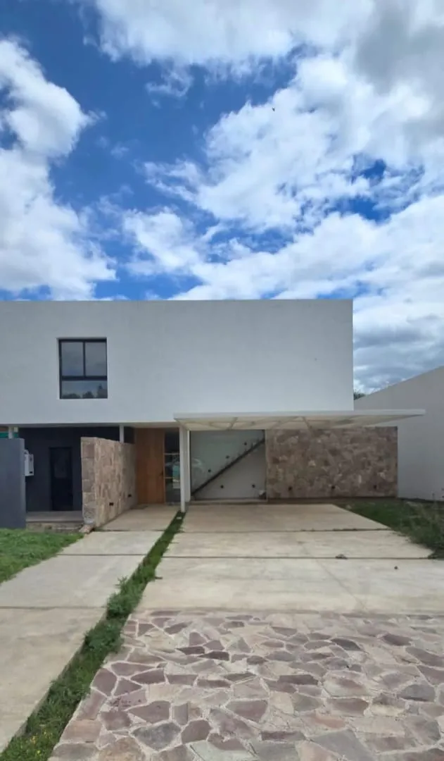 Casa en Venta  de 3 Dormitorios a Estrenar en Las Cañitas Barrio Privado