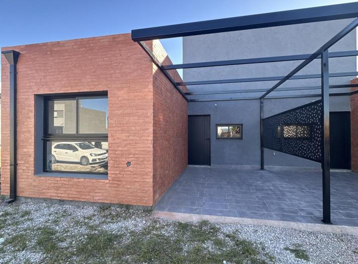 Casa · 130m² · 3 Ambientes · 1 Cochera