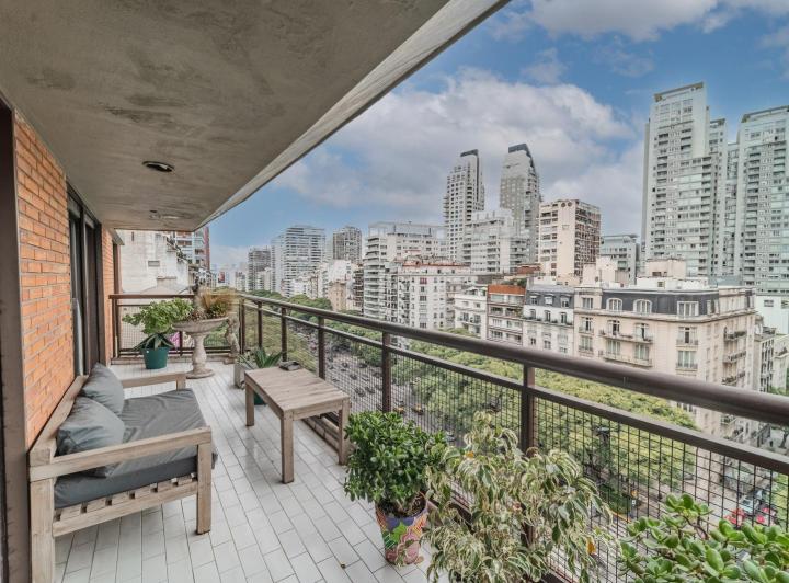 Departamento · 240m² · 7 Ambientes · 2 Cocheras