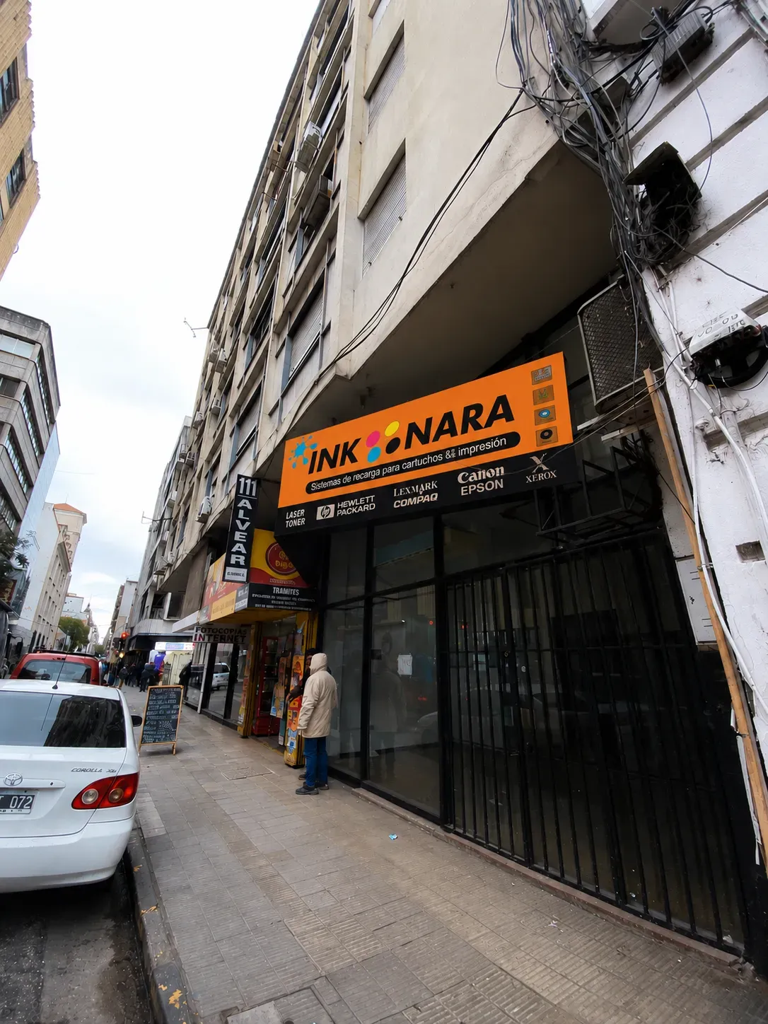 CENTRO -LOCAL COMERCIAL A MTS DE CRUCE PEATONAL - FACILIDADES PARA INICIAR TU NEGOCIO!