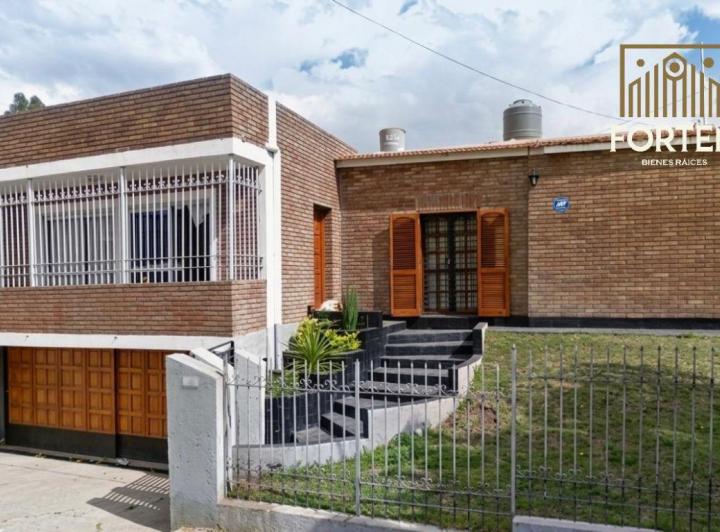 Casa · 190m² · 7 Ambientes · 2 Cocheras