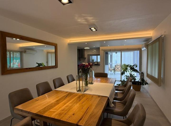 Casa · 263m² · 5 Ambientes · 3 Cocheras