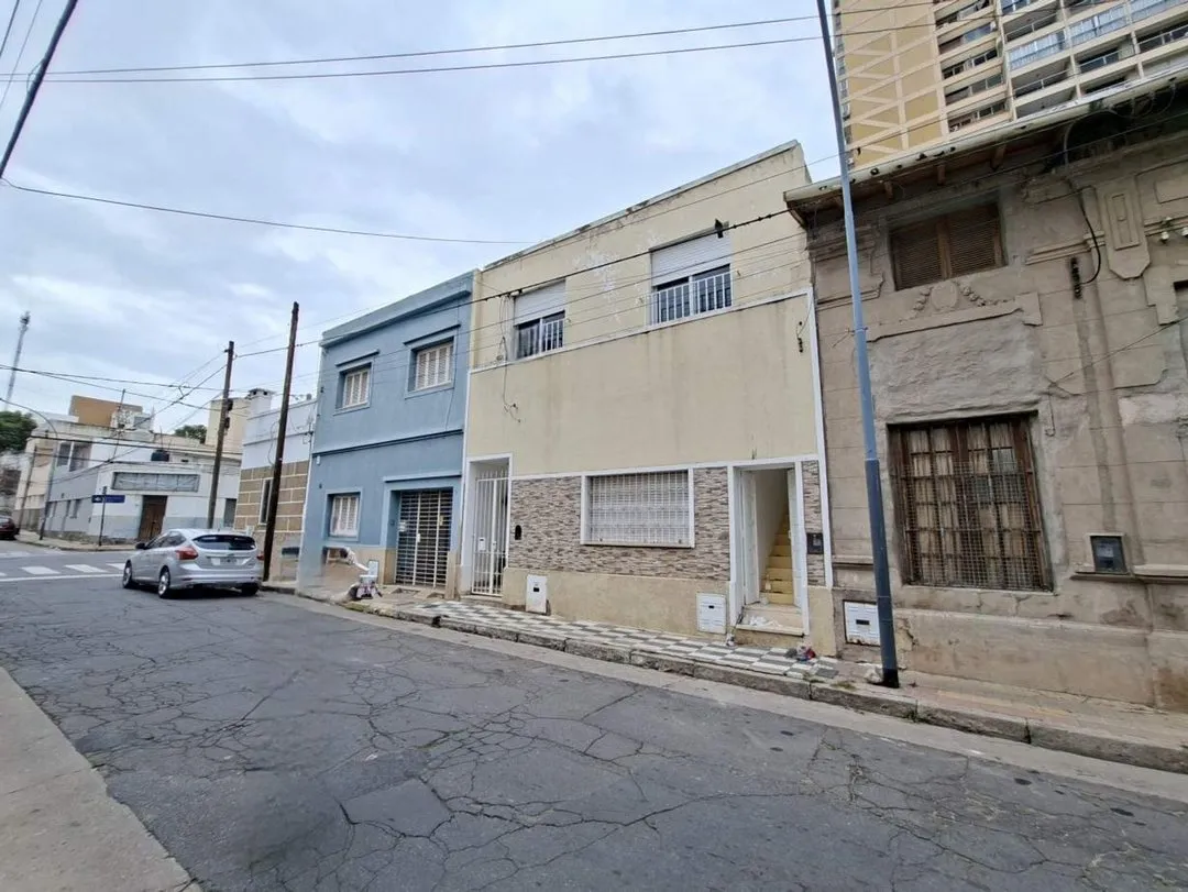 CASA + DEPARTAMENTO ALBERDI CORDOBA TERRAZA PATIO INVERSION RENTA COMERCIO VENTA
