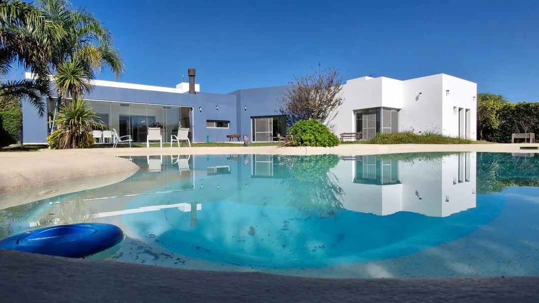 CASA COUNTRY FINCAS DEL SUR II CORDOBA 4 D PILETA CLIMATIZADA PARQUE QUINCHO VENTA