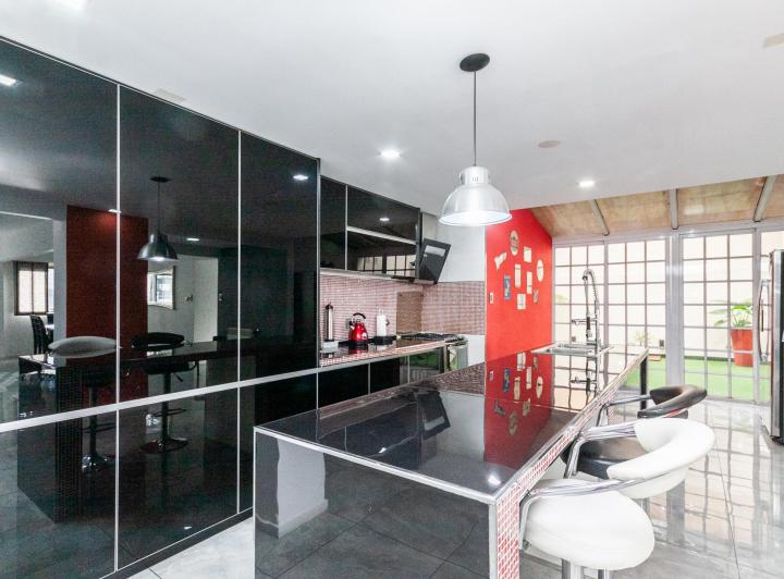 Departamento · 180m² · 6 Ambientes