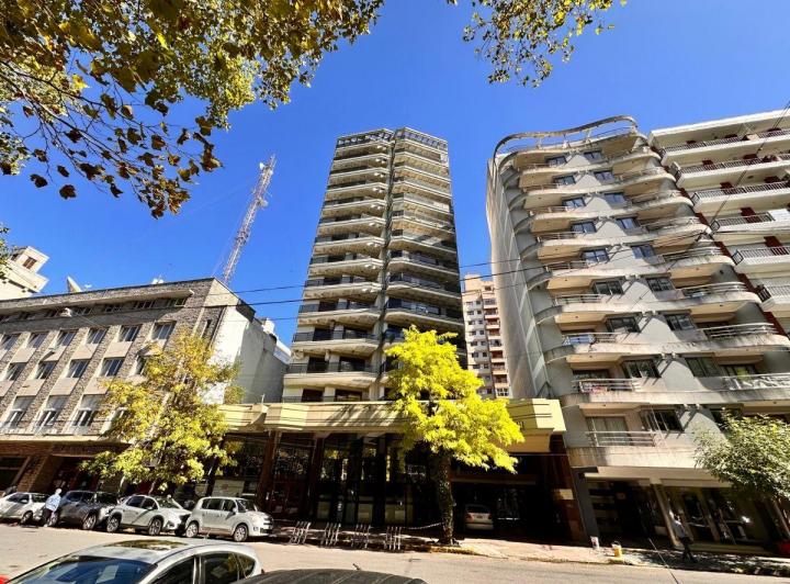 Departamento · 140m² · 5 Ambientes · 1 Cochera