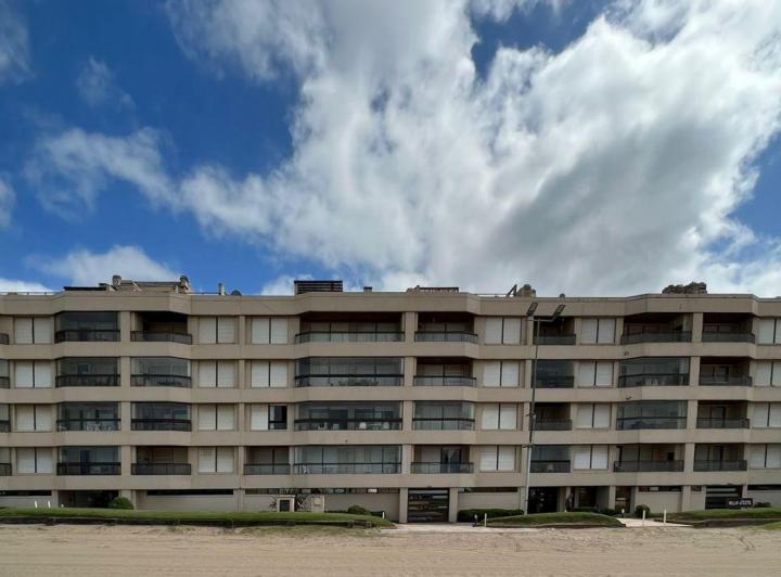 Departamento · 198m² · 5 Ambientes · 1 Cochera
