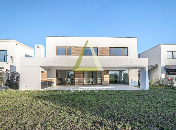 Departamento · 230m² · 5 Ambientes · 2 Cocheras