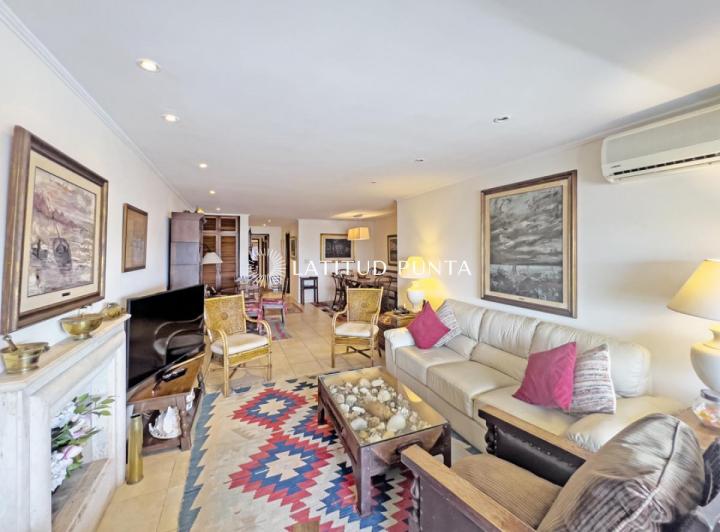Departamento · 122m² · 5 Ambientes · 1 Cochera
