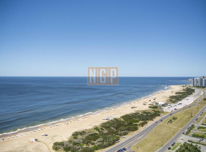 Departamento · 242m² · 5 Ambientes · 1 Cochera