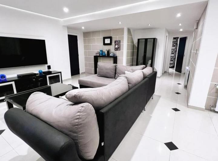 Departamento · 181m² · 5 Ambientes · 1 Cochera