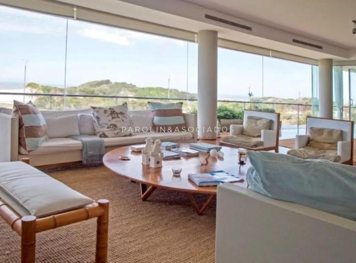 Departamento · 200m² · 6 Ambientes · 1 Cochera