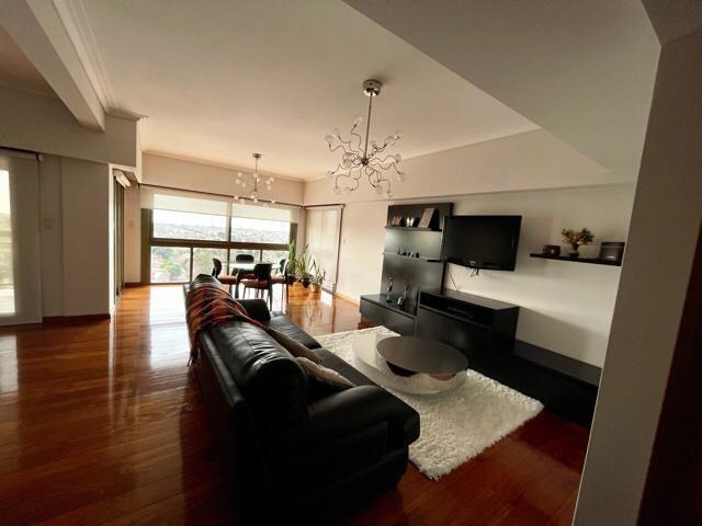 Departamento · 200m² · 5 Ambientes · 2 Cocheras