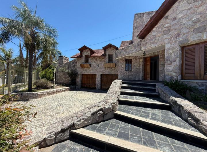 Casa · 431m² · 12 Ambientes